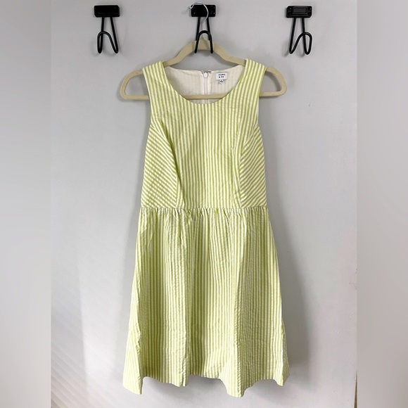 crown & ivy Dresses & Skirts - Crown & Ivy, size 8, green and white stripe seersucker mini knee length dress